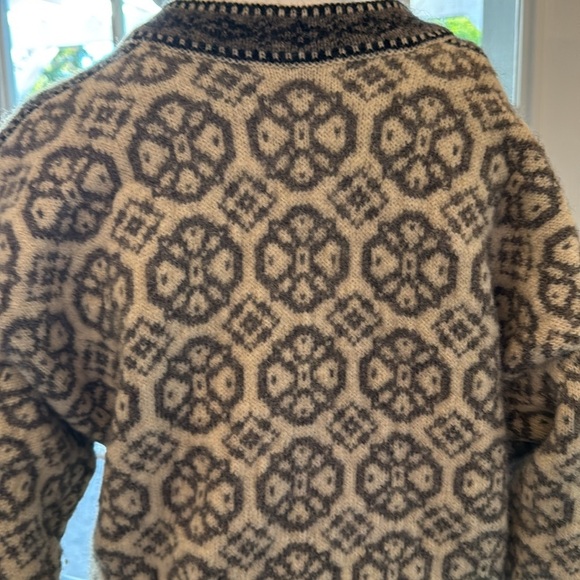 Vintage Nordic Ivory & Gray Wool Fair Isle Cardigan Size Medium - Picture 7 of 8